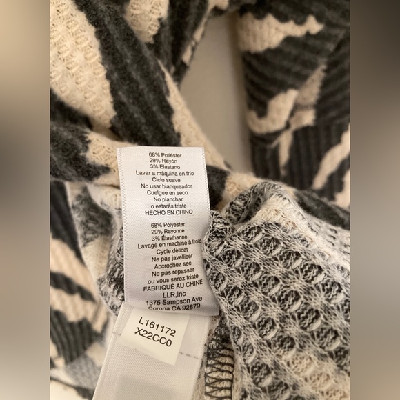 LuLaRoe Kristen Pullover Sweater - Zebra Print - Size S - Picture 5 of 10